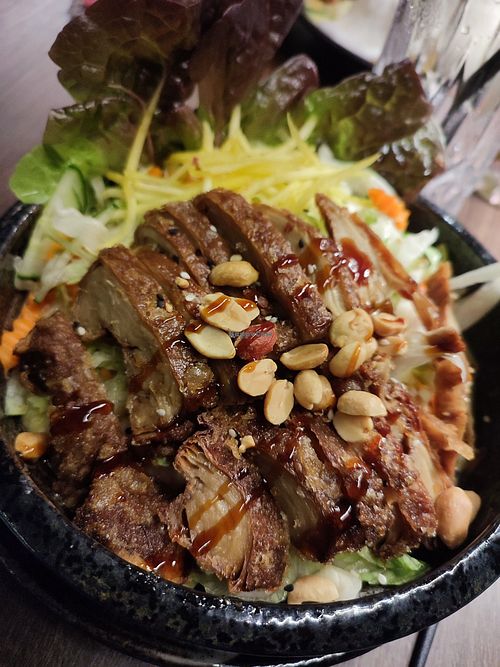 Bowl mit veganer Ente at măm măm in Erfurt