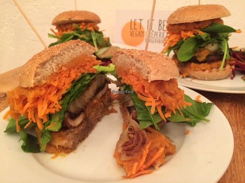 Specialburger Ellen Page - Portobello, roasted onions, baby spinach, pumpkin butter at Let It Be in Berlin