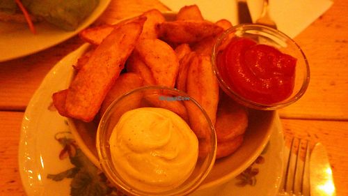 Wedges and dips at Let It Be in Berlin
