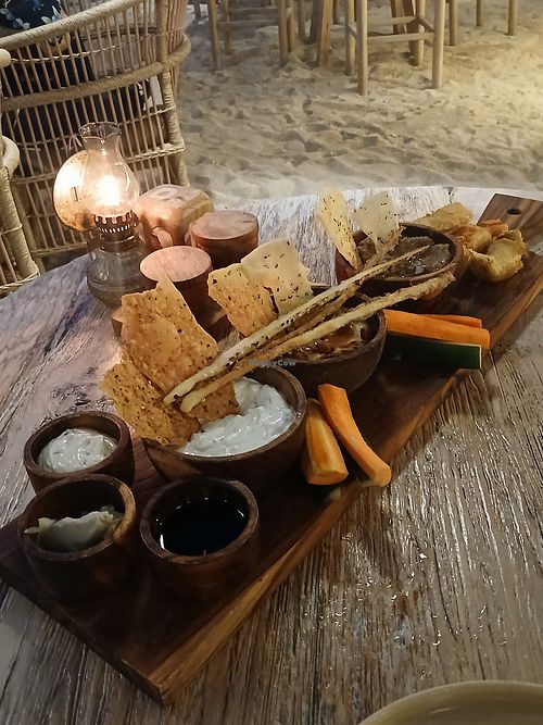 Vegan dip platter at Papaya in 