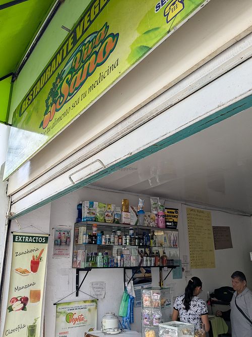 Doorway with sign above at Viva Sano in Floridablanca
