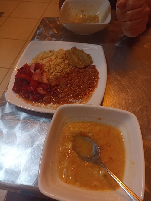 Almuerzo del día: sopa de nueces, arroz, ensalada, patacón y frijoles #Veganuary at Como Vivir Sano in Barbosa