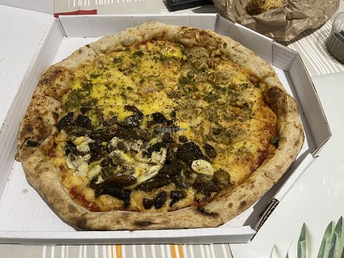 Vegan pizza: mushrooms, vegan cheese..   at Abbraccio Pizza Artesanal in Joinville