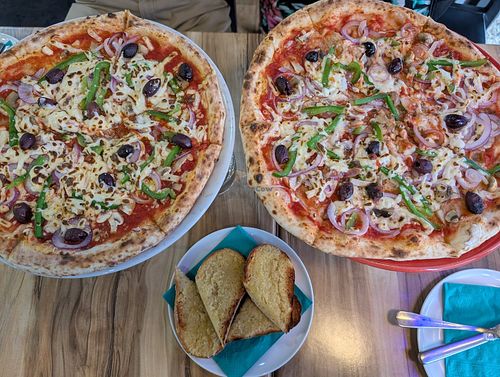 'Vegetarian' Pizza with vegan cheese at 4Stagioni Pizzeria in Warwick
