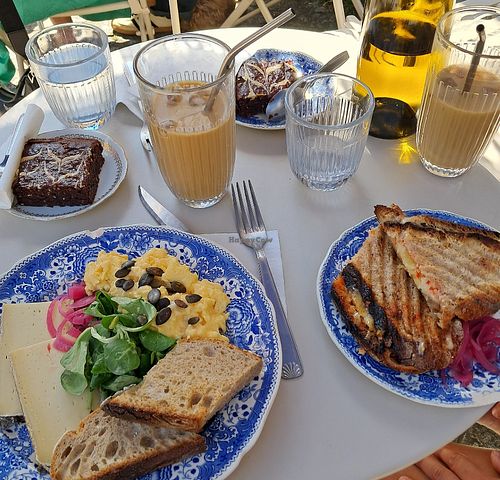 Vegan brownie and vegetarian (optional) breakfast plate at Artefact in Rouen