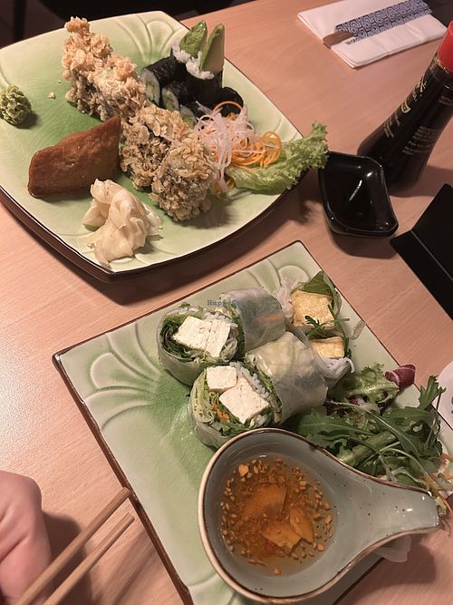 Veganes Sushi (teilweise einfach Frischkäse abbestellen) und Summer Rolls mit Tofu  at Wagaya in Hof