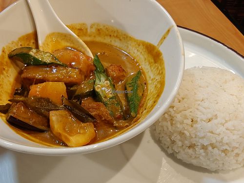 Monkey head mushroom curry with white rice at Mother Earth Classic Express - 大地之素 in Central Singapore