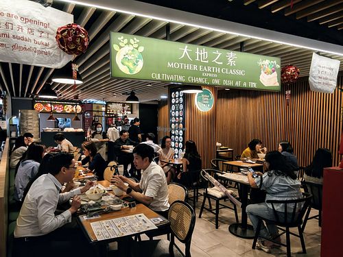 Lunch time crowd - Cultivating change, one dish at a time. at Mother Earth Classic Express - 大地之素 in Central Singapore