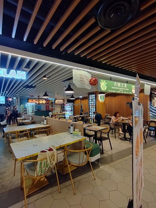 Nice dining space at Mother Earth Classic Express - 大地之素 in Central Singapore
