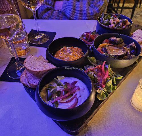 Planche apéritif vegan à partager #Veganuary at Les 3 Gus in Nancy