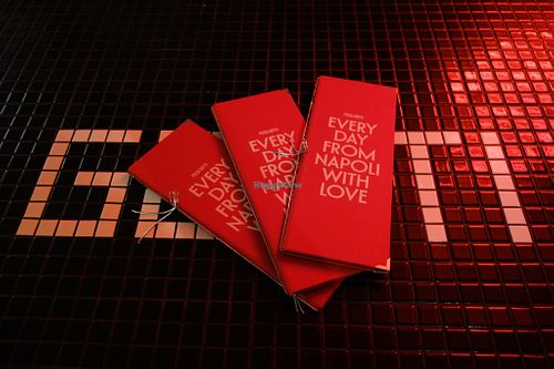 Table with logo + the menu at Gotti Pizza in Saarbrucken