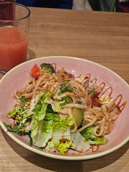 Udon mit Gemüse at Koi.7 in Weimar
