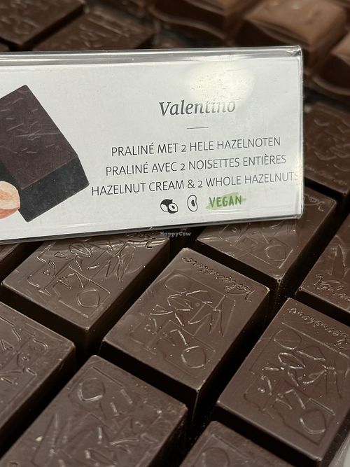 Praliné avec 2 noisettes entières   at Valentino Chocolatier in La Louviere