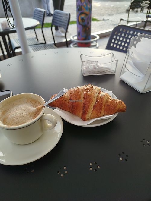 Cappuccino di soia e brioches farro e more at Tergol'Art Caffè in Campodarsego