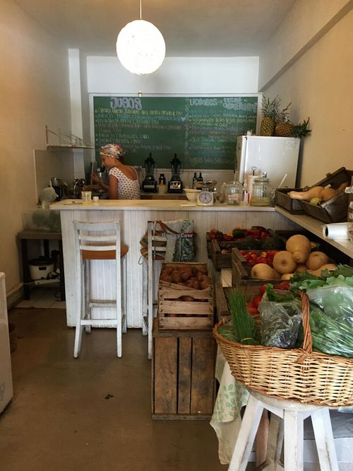 Juice bar and also small vegan pizzas and sandwiches. There is also organic produce available at Mercado Verde in Punta Del Este