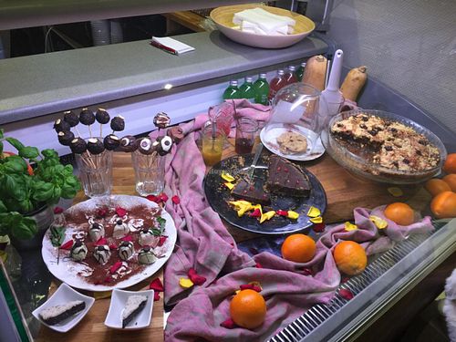 vegan desserts on display at Vengo Die Gemusekuche in Bremen
