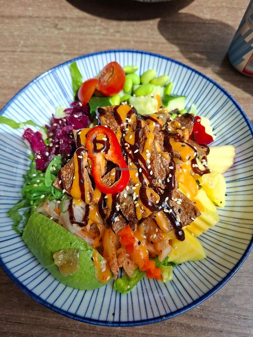 Pokebowl with vegan beef at Kazoku in Malmo