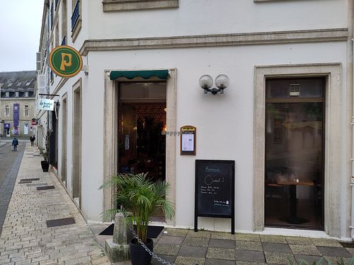 Entrance from street at Promenade in La Rochelle