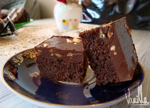 The ultimate vegan brownie with hazelnuts :)
the layer is very juicy and you can feel the rom in it.

The brownie goes well with the raspberry wine served here too. at Vanilla Kitchen in Sofia