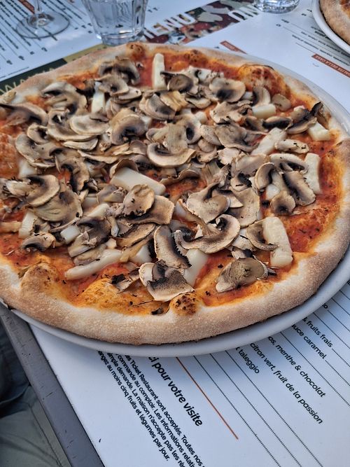 Mushroom pizza at Pizza Wawa in Paris