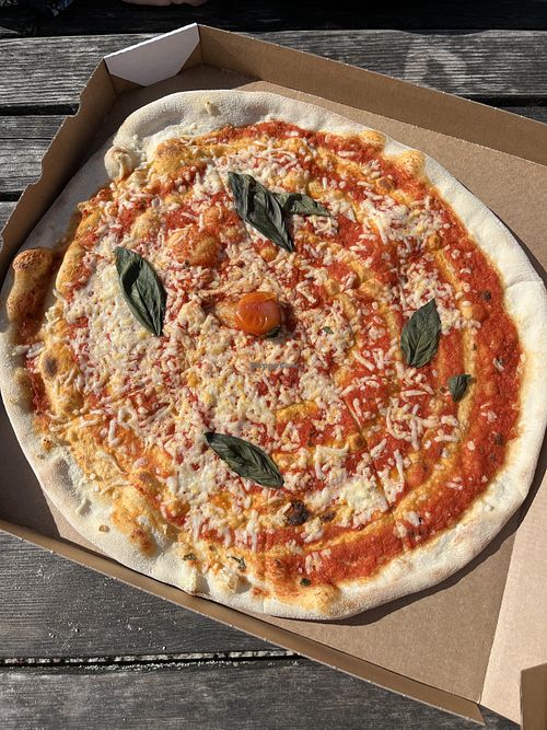 Margarita with vegan cheese  at L'Osteria - Bauhausplatz in Munich