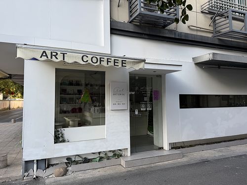 @greedyveganvan finds oat milk coffee options in Zhuji China   at Art Coffee in Zhuji