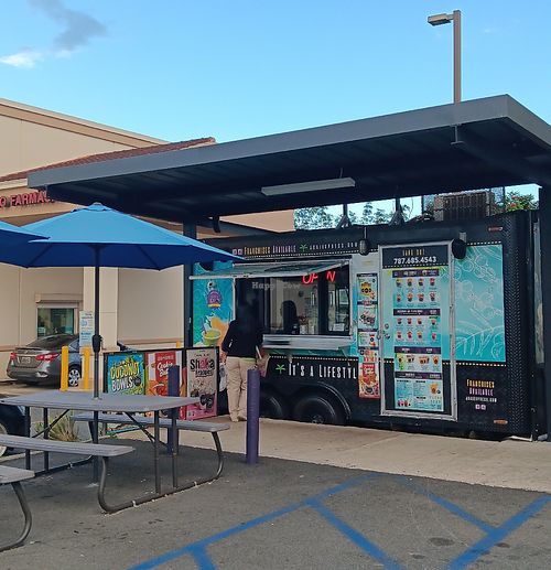 Açaí food truck shop (entre el Walgreens y el Subway) #Veganuary at Açaí Express - Santolaya Shopping Villa in Caguas
