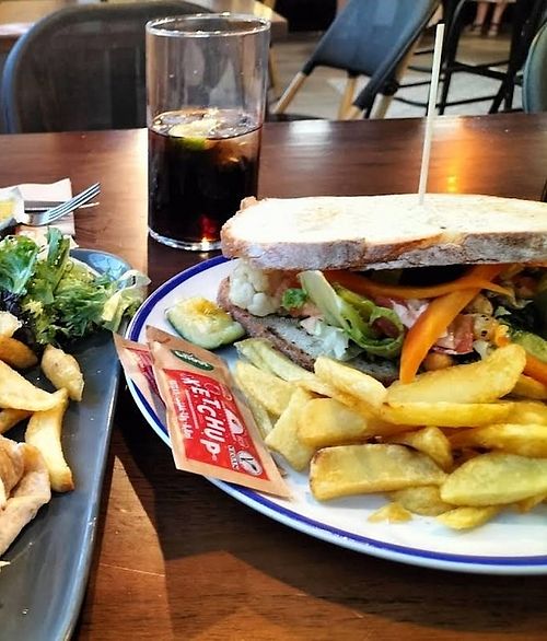 Sandwich de verduras at 1990 Gastroteka Arrasate in Arrasate