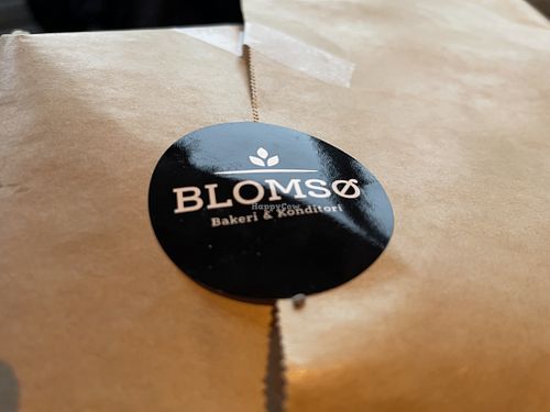 Packaging   at Blomsø Bakeri og Konditori in Harstad