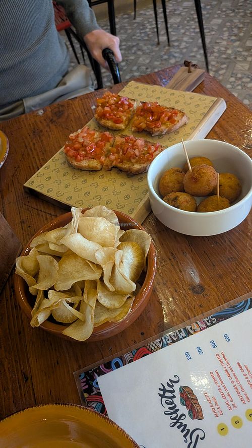 Fresh and tasty vegan snacks at Bodeguinha Craft Beer in Santa Maria