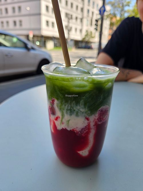 Himbeer Vanille Matcha mit Hafermilch at Café [ein]heimisch in Braunschweig