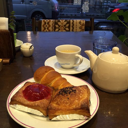 :) at Macrovenus and Pan-Yakibito in Tokyo