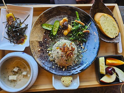 vegetarian pizza (no vegan option available in Jan 2025) at Pú Shícūn-  璞石村 璞石璞食 in Caotun