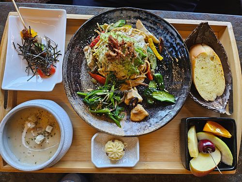 vegetarian pizza (no vegan option available in Jan 2025) at Pú Shícūn-  璞石村 璞石璞食 in Caotun