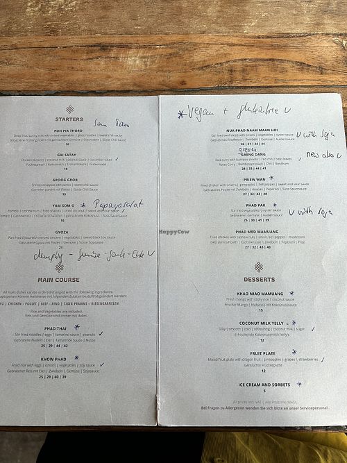 vegane Optionen sind mit * Stern markiert  at Suay Thai in Flims