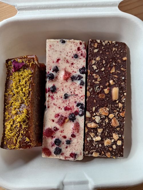Pistachio, berries and cacao raw cakes at Nu Market & Coffee   in Mallorca