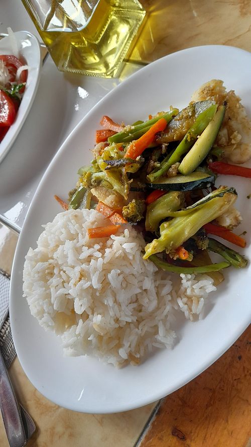 Rice with sautéed vegetables at El Rincón De Mirna in Aysen
