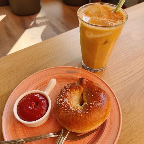 Vegan sausage bagel with curry (or ketchup) + golden coconut drink at Bagels & Beans - Oude Ebbingestraat in Groningen