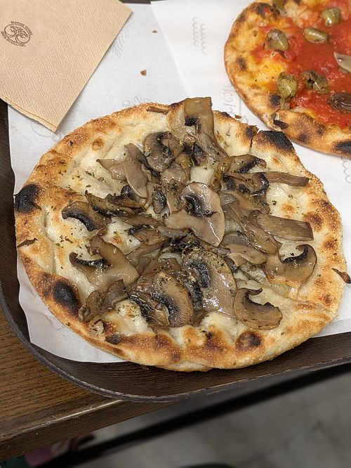 Champignon 3.5 € at Trieste Pizza Bologna in Bologna