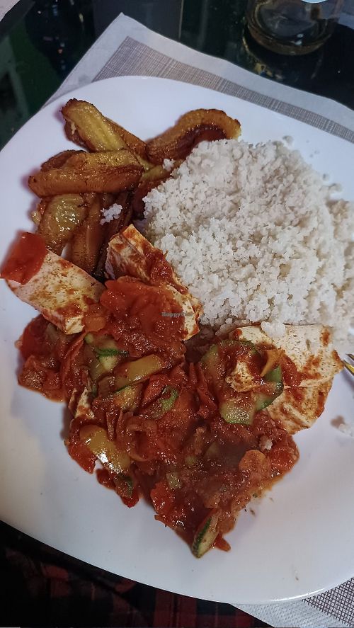 Attiene cous cous di manioca con Tofu at Good Food in Lodi