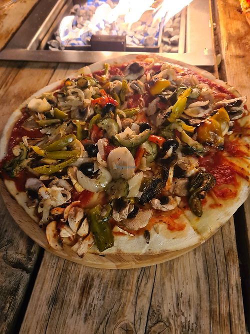 Vegan pizza at Cœur des Neiges in Tignes