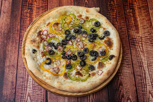 - Vida -
Azeite de alho, mozzarella vegan, cogumelos, azeitonas, pimentos, rabanete, orégãos   at  Solo Pizza in Maia