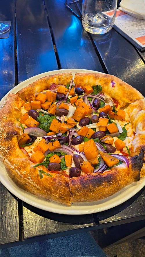 Vegetarian pizza with vegan mozzarella at Nineteen Hunter Valley in Pokolbin