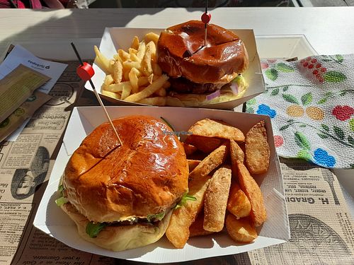 Hamburguesas veganas at La Rubia in Churriana De La Vega