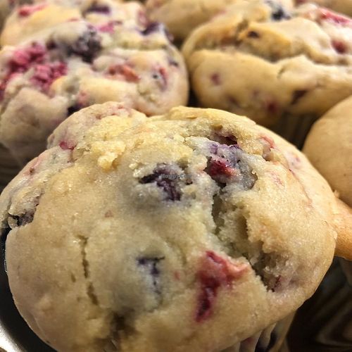 blueberry muffin at Dee's One Smart Cookie in Glastonbury