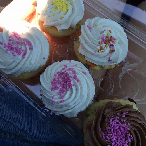 cupcakes at Dee's One Smart Cookie in Glastonbury