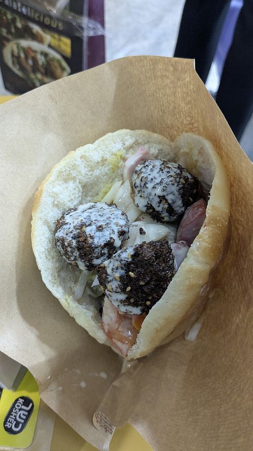 Pita de Falafel casero at Falafel & Pita - Veg Kosher - ฟาราเฟล กับ ปิต้า in Krabi