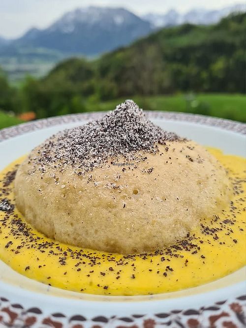 Veganer Germknödel mit Vanillesoße at Berggasthof Hocheck in Oberaudorf