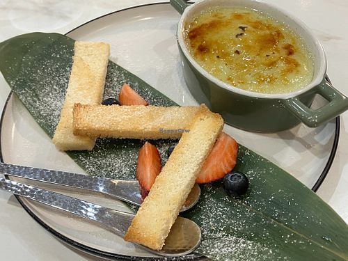 Pandan creme brulee at Sin Wu Vegetarian - 星嫵蔬 in Taipei