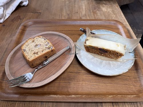  Vegan banana bread and carrot cake.   at Hodohodo Base - ホドホドBase in Shizuoka